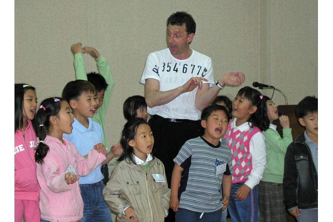 Preparing the exhibition with schoolchildren in Museum Jeju 